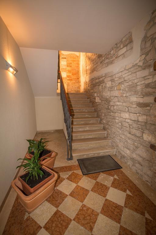 White&Blue Top Center App Apartment Pula Exterior photo